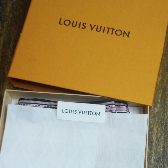 Louis Vuitton iconic symbol pink scarf - Picture 6 of 10